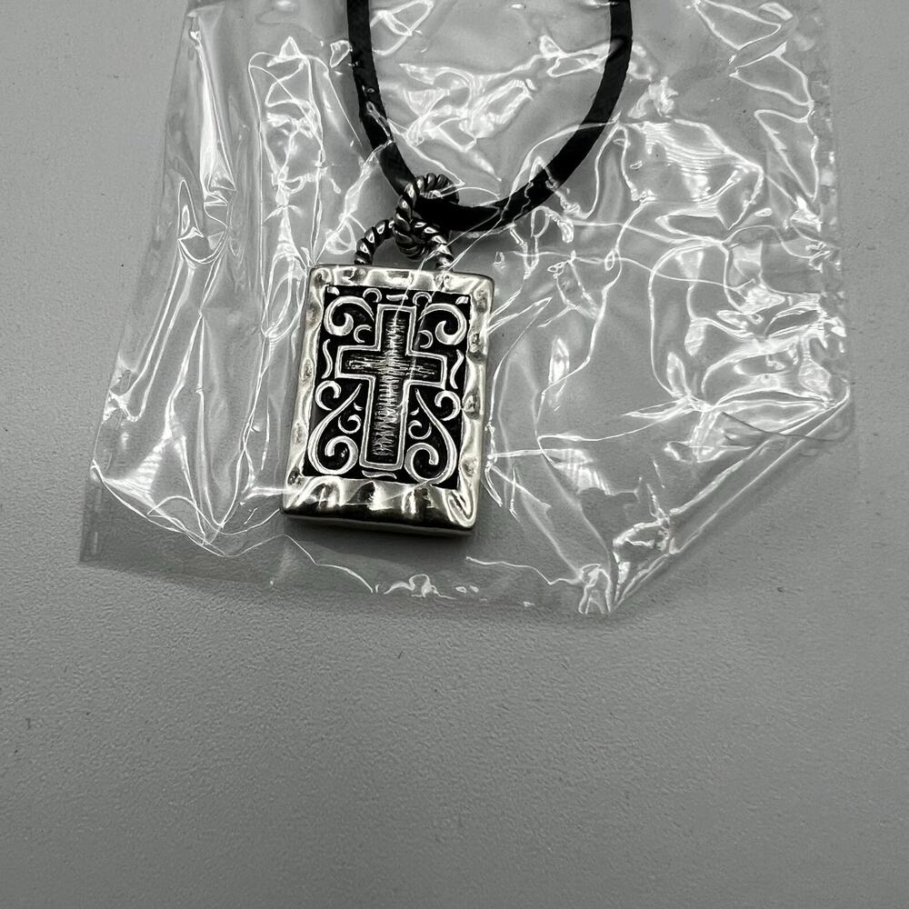 Francesca's‎ NWT Silver and Black Cross Pendant Necklace